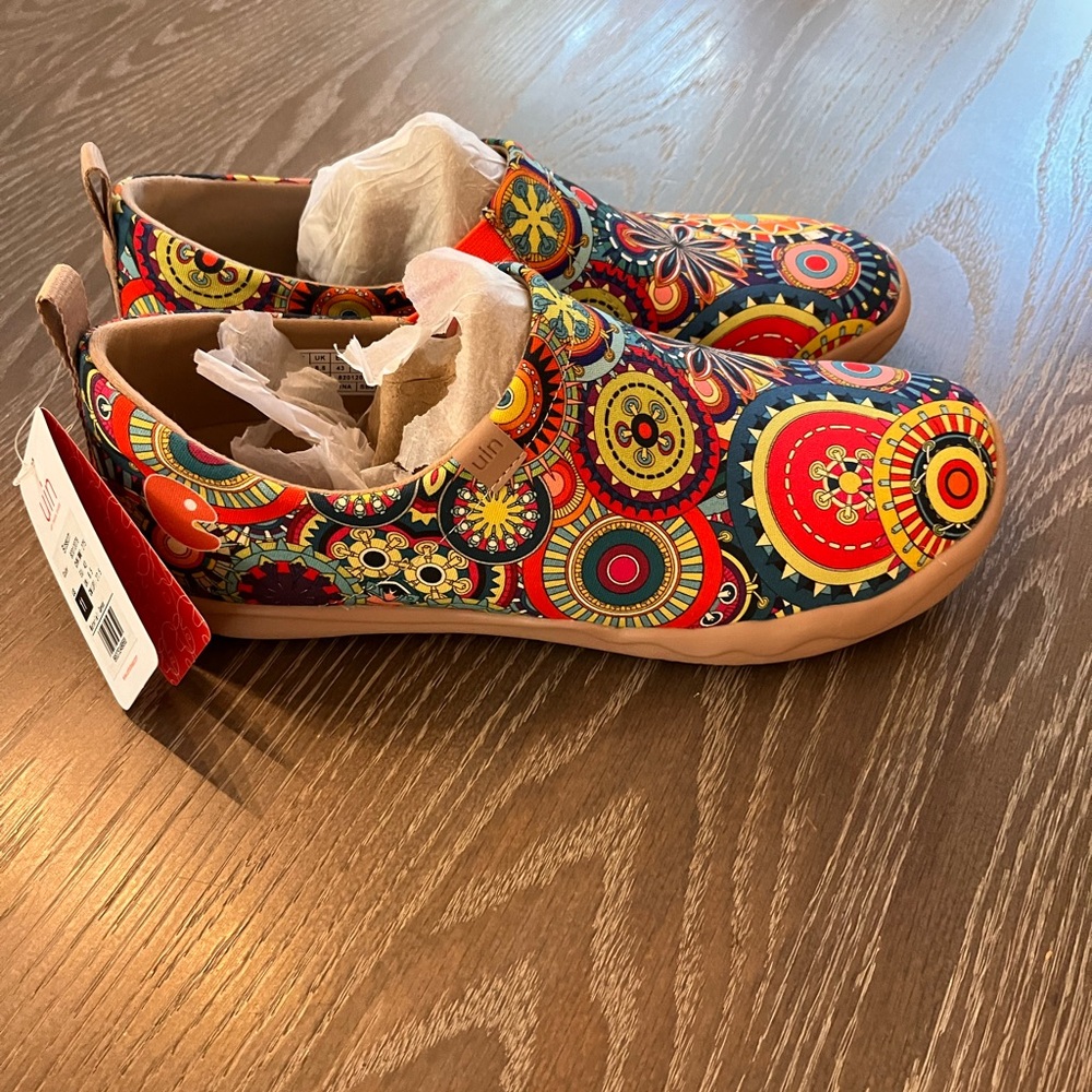 UIN Blossom Toledo Women's Multicolor Patterned Sneakers NWT in box